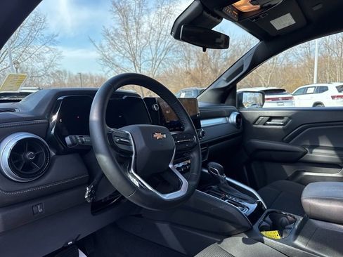 Used 2024 Chevrolet Colorado LT image 11