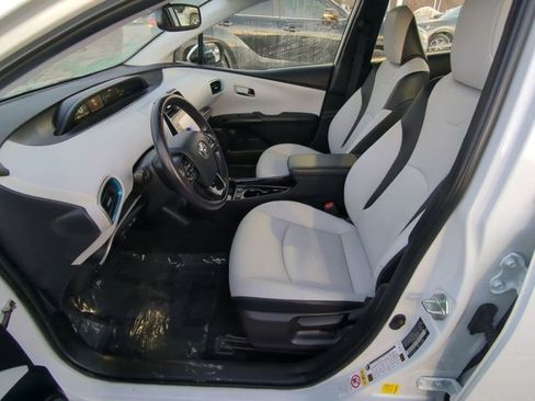 Certified 2022 Toyota Prius XLE image 8