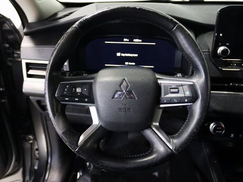 Used 2022 Mitsubishi Outlander SE image 39