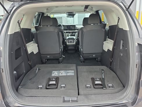 Certified 2024 Kia Carnival LX FWD image 10