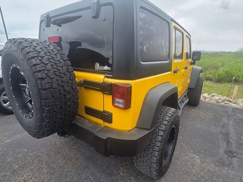 Used 2015 Jeep Wrangler Unlimited Rubicon w/ Connectivity Group image 5