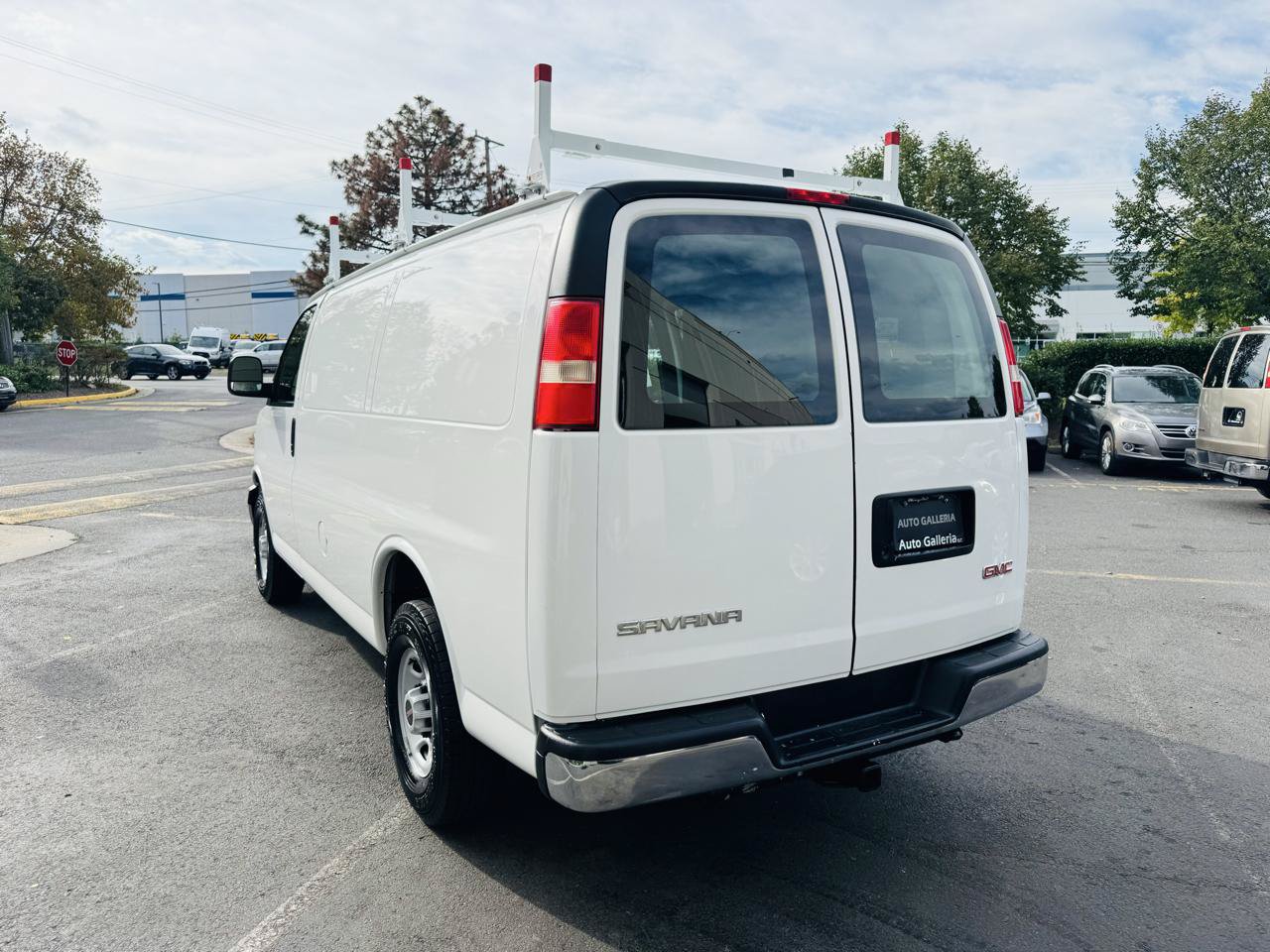 Used 2009 GMC Savana 2500 w/ Chrome Appearance Package RWD image 8