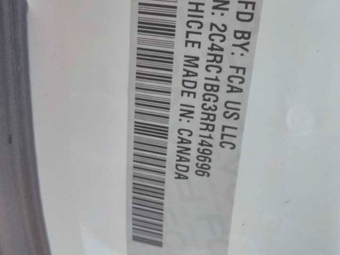 Used 2024 Chrysler Pacifica Touring-L FWD image 16