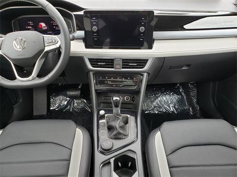 New 2025 Volkswagen Taos SEL image 9