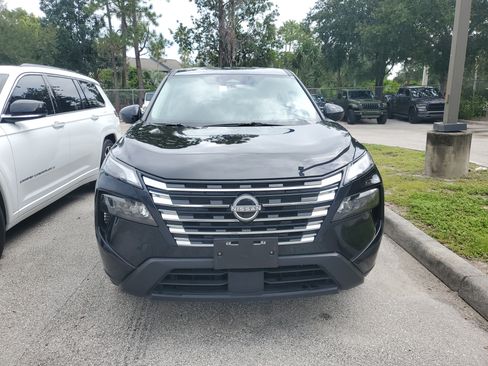 Used 2025 Nissan Rogue SV AWD/4WD image 3
