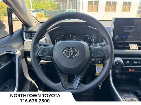 Used 2024 Toyota RAV4 LE AWD/4WD image 7