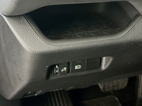 Used 2025 Toyota RAV4 XLE image 17