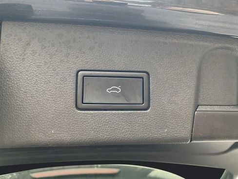 Used 2024 Volkswagen Atlas Peak Edition SEL image 17