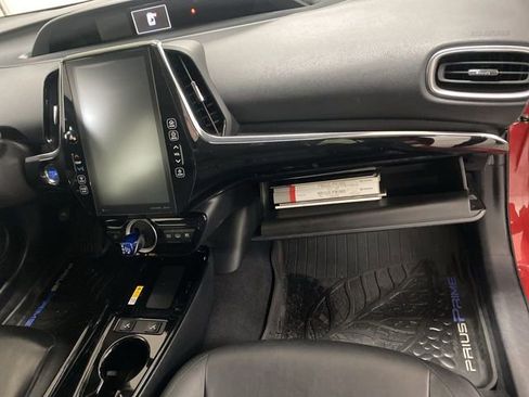 Used 2020 Toyota Prius Prime XLE image 11