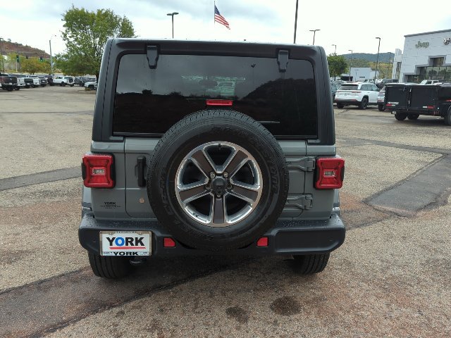 Used 2018 Jeep Wrangler Unlimited Sahara AWD/4WD image 5