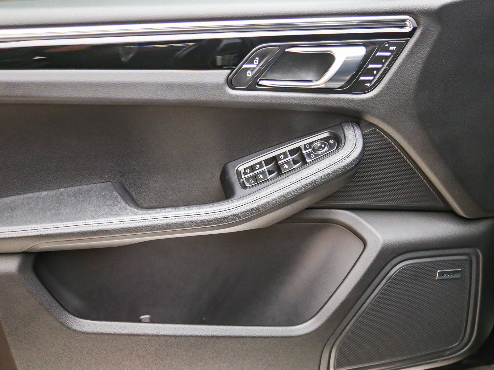 Certified 2026 Porsche Macan AWD/4WD image 27