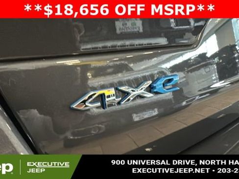 Used 2024 Jeep Grand Cherokee Overland w/ Luxury Tech Group IV image 12