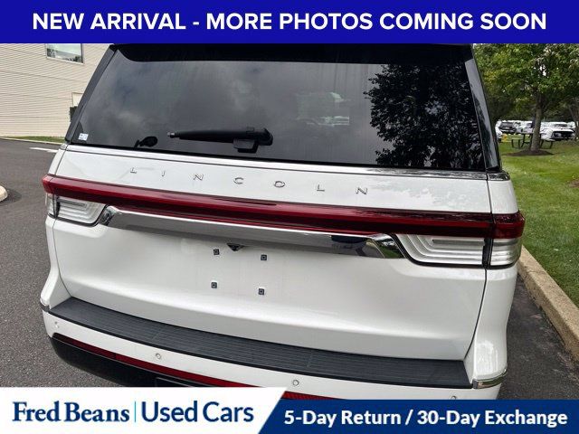 Used 2023 Lincoln Navigator Reserve AWD/4WD image 4
