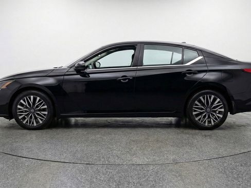 Used 2025 Nissan Altima 2.5 SV image 5