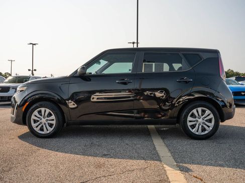 Used 2023 Kia Soul LX FWD image 4