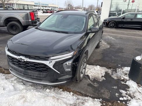 Used 2025 Chevrolet Trax LT w/ Driver Confidence Package image 20