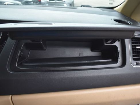 Used 2017 Kia Sedona EX FWD image 48