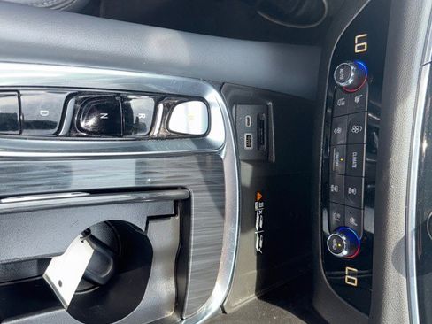 Used 2022 Buick Enclave Premium FWD image 25