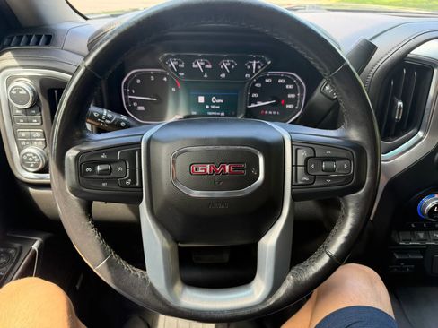 Used 2022 GMC Sierra 2500 SLT w/ SLT Preferred Package AWD/4WD image 14