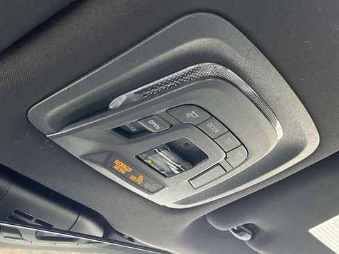 Used 2023 Toyota Crown Limited image 33