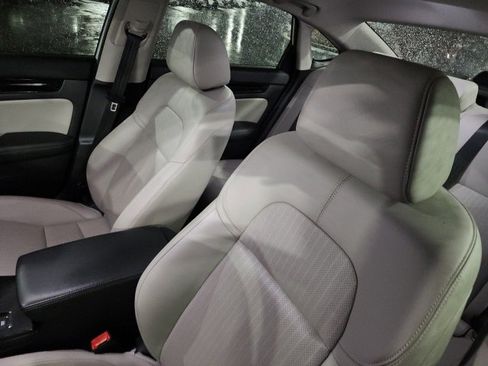 Used 2023 Honda Civic Touring image 9