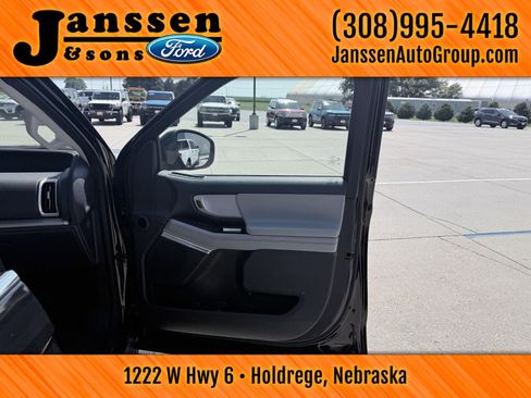 Used 2025 Ford Expedition Max Active AWD/4WD image 13