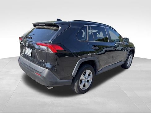 Used 2020 Toyota RAV4 XLE FWD image 11