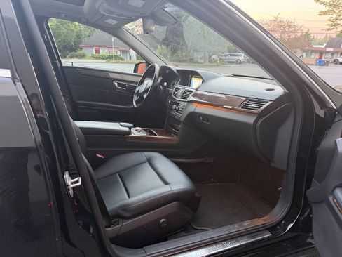 Used 2011 Mercedes-Benz E 350 4MATIC Sedan image 17