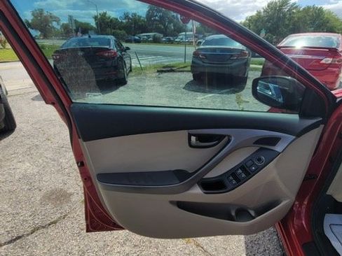 Used 2016 Hyundai Elantra SE FWD image 11