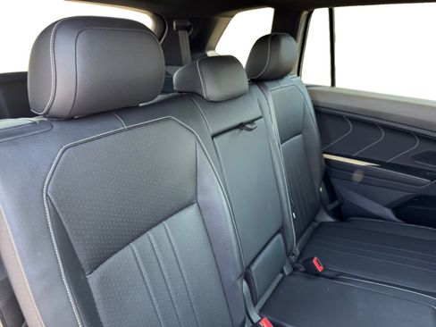 Used 2022 Volkswagen Tiguan SE R-Line FWD image 18