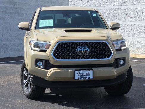 Used 2019 Toyota Tacoma TRD Sport RWD image 3