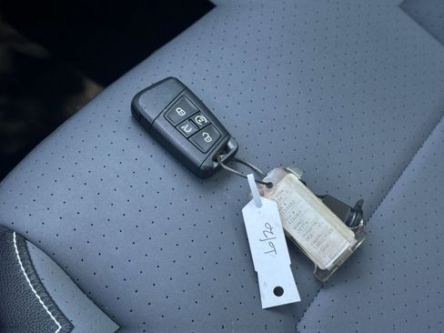 Used 2025 Volkswagen Jetta SE image 18