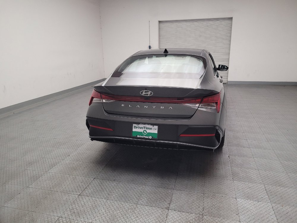 Used 2025 Hyundai Elantra SEL FWD image 7