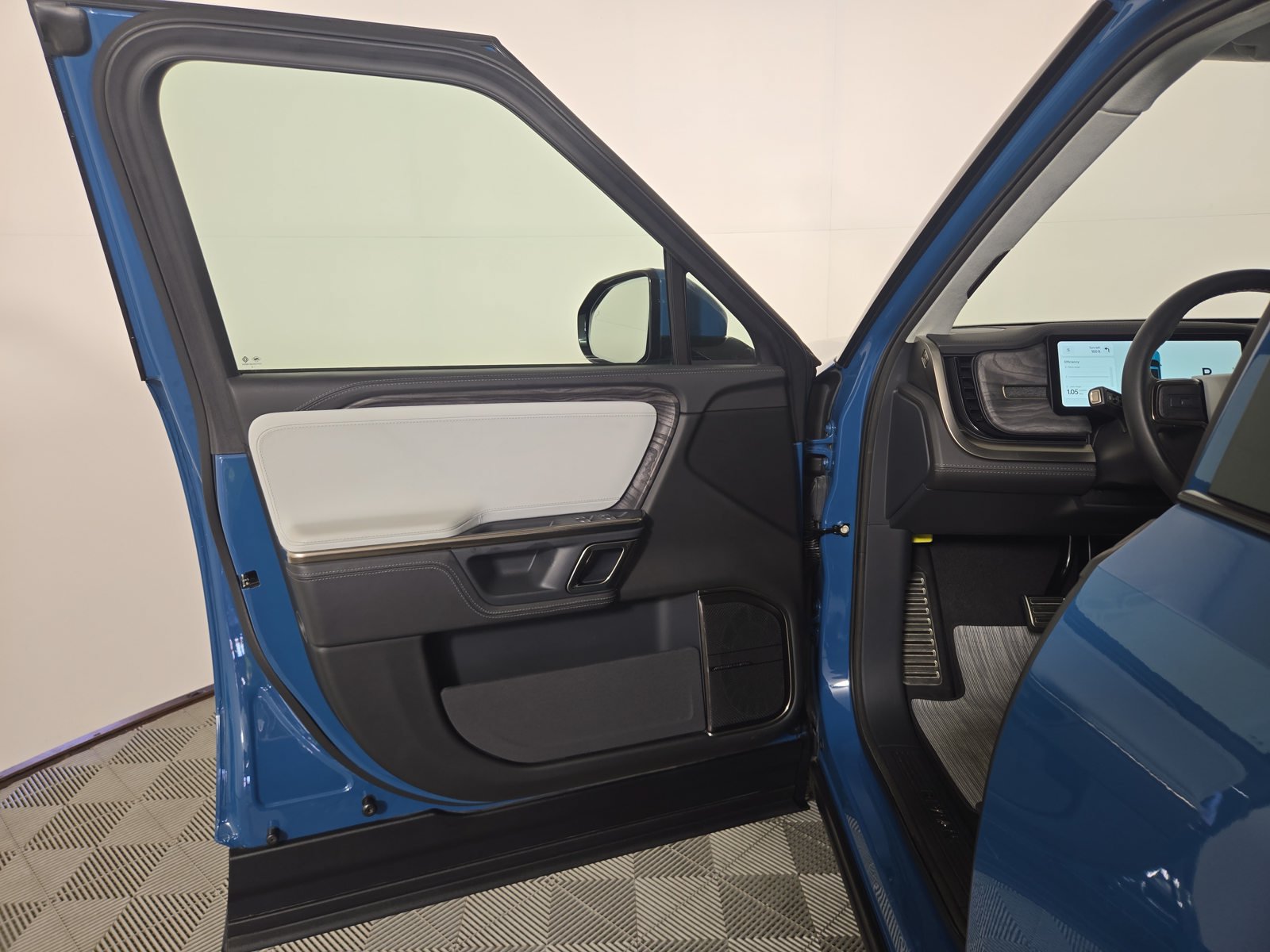 Used 2022 Rivian R1T Launch Edition AWD/4WD image 16