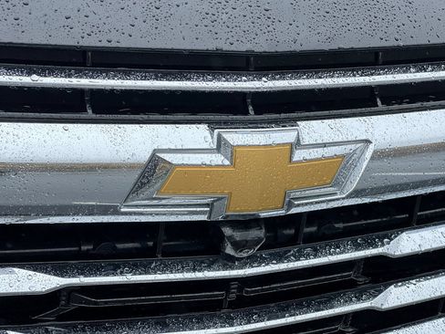 Used 2025 Chevrolet Suburban LT AWD/4WD image 8