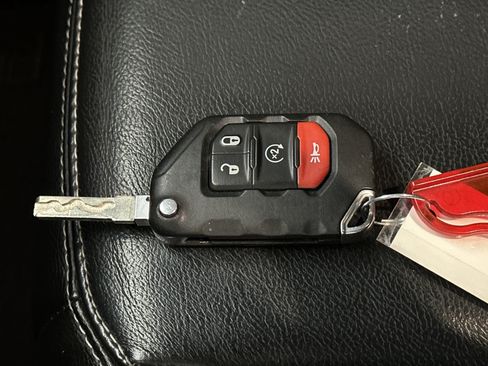 Used 2021 Jeep Wrangler Unlimited Sahara AWD/4WD image 39