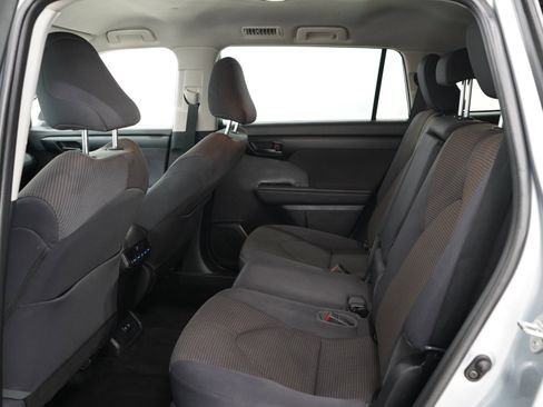 Used 2020 Toyota Highlander L AWD/4WD image 15