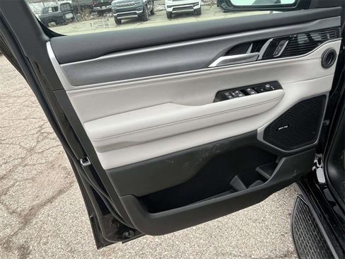 New 2026 Jeep Grand Wagoneer L 4WD image 13