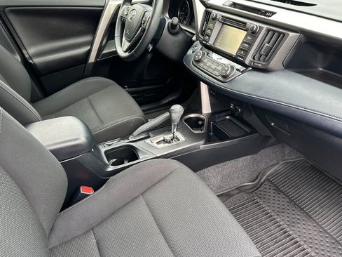 Used 2018 Toyota RAV4 XLE FWD image 16