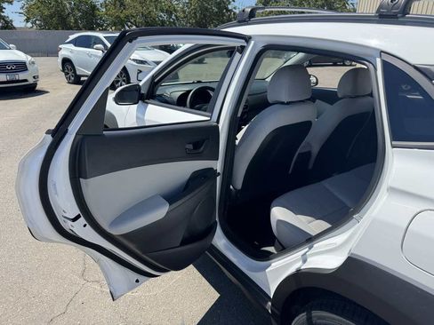 Used 2022 Hyundai Kona SEL AWD/4WD image 21