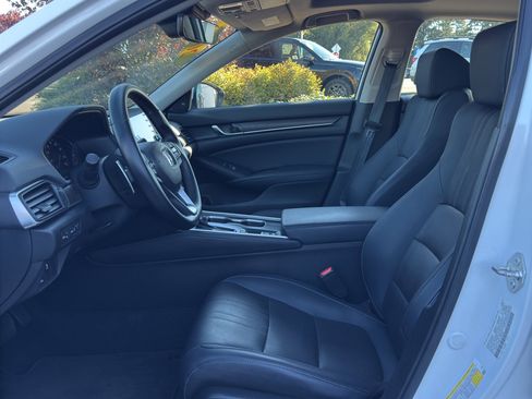 Used 2018 Honda Accord Touring image 6