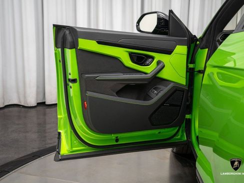 Used 2025 Lamborghini Urus SE image 26