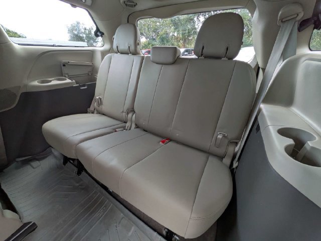 Used 2017 Toyota Sienna XLE FWD image 14