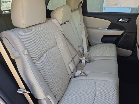 Used 2017 Dodge Journey SE w/ Flexible Seating Group image 27