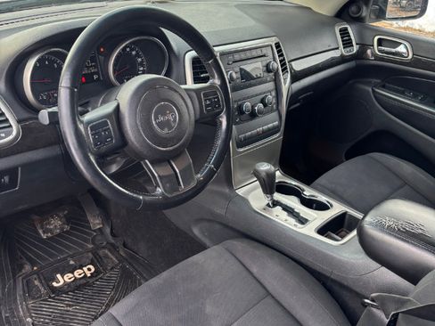 Used 2011 Jeep Grand Cherokee Laredo image 16