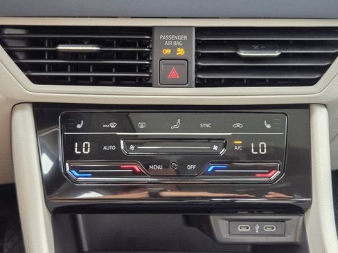 New 2026 Volkswagen Jetta SE FWD image 17