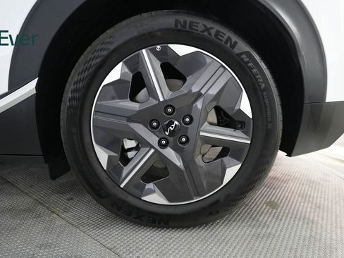 Used 2025 Kia EV6 Light RWD image 9