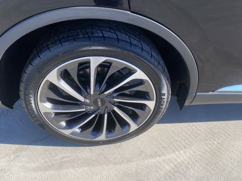 Used 2020 Lincoln Aviator Reserve w/ Equipment Group 202A image 3