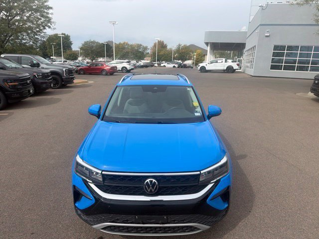 Used 2024 Volkswagen Taos SE AWD/4WD image 4