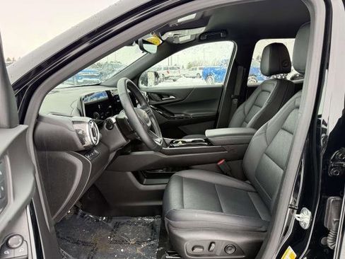 Used 2025 Chevrolet Equinox LT w/ Convenience Package II image 11